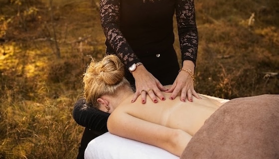 Afbeelding van een massage buitenlucht
