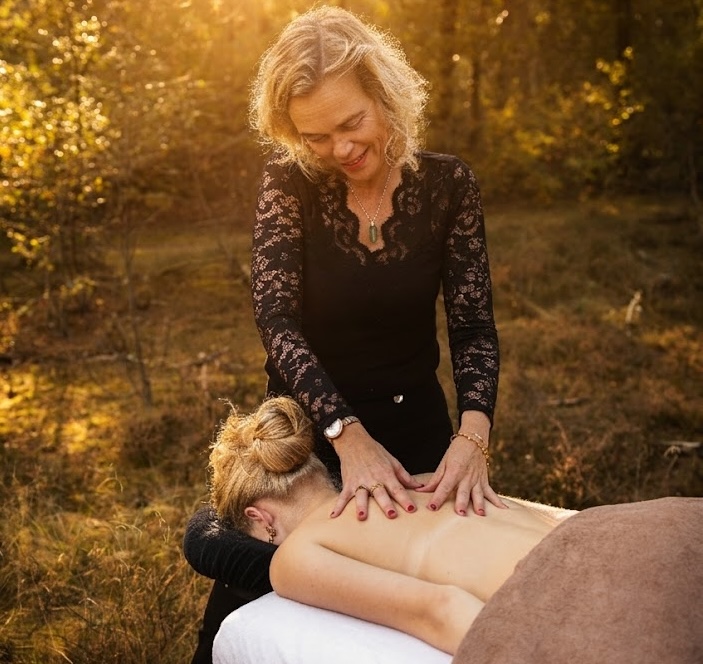 massage buiten 664x703 1